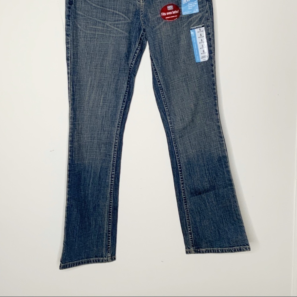 LEVI’S low rise bootcut denim pants. Size 6 - Picture 3 of 6
